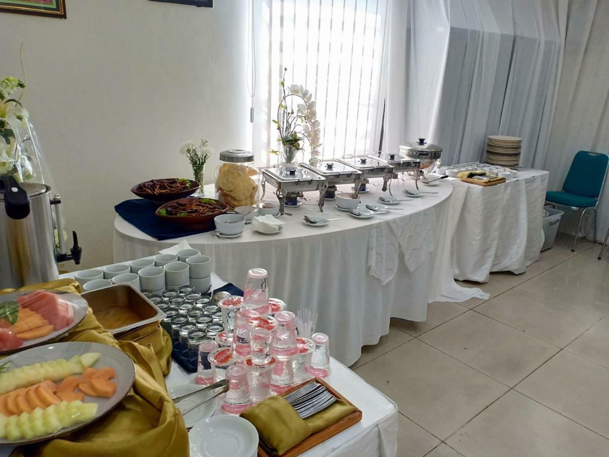 Hazotel Semarang Exteriör bild